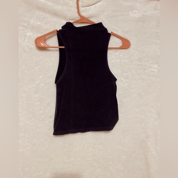 Cropped Turtle Neck Tank - Picture 2 of 2